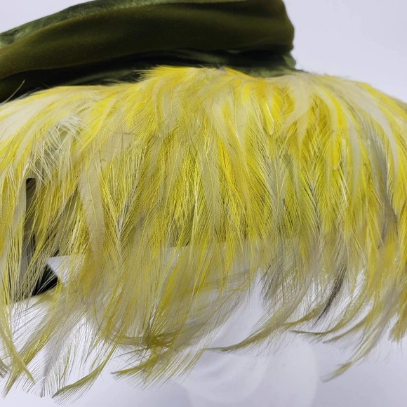Vintage Calot Style Hat in Stunning Green and Citron Velvet & Feathers H… - Picture 2 of 7